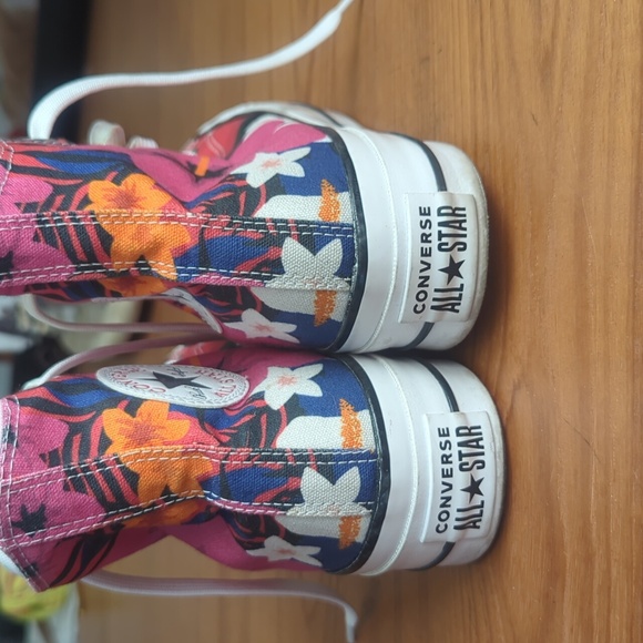 Converse - Picture 9 of 16